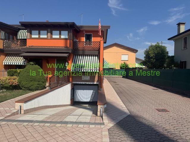 Villetta a schiera in vendita di 150 m² in Via Daniele Comboni, 18