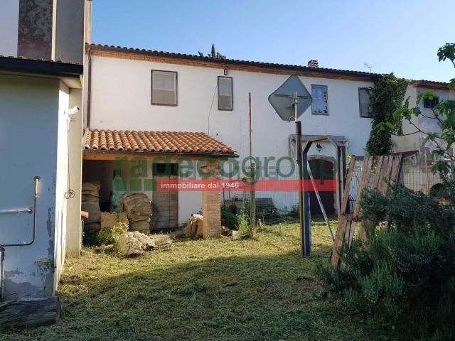 Villetta a schiera in vendita di 150 m² in Via del Pino, 20