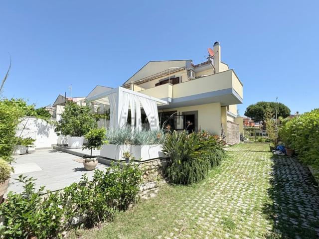Villetta a schiera in vendita di 150 m² in Via Mare Mediterraneo