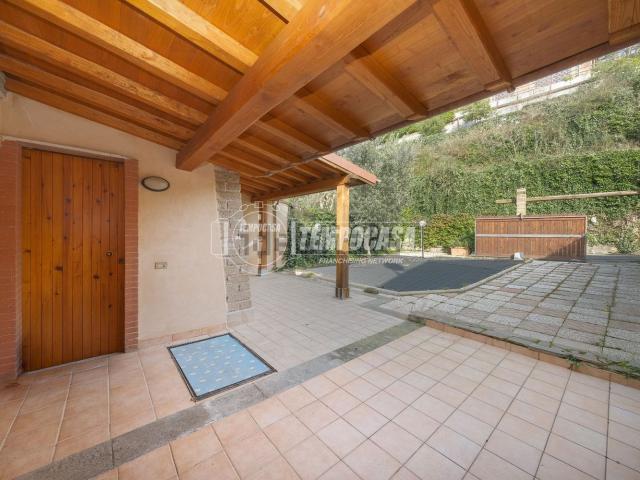 Villetta a schiera in vendita di 150 m² in Via San Francesco D&apos Assisi