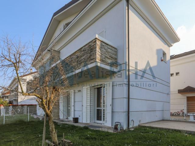 Villetta a schiera in vendita di 150 m² in Via Tessello
