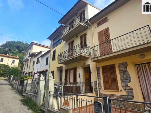 Villetta a schiera in vendita di 150 m² in Via Val di Bisenzio