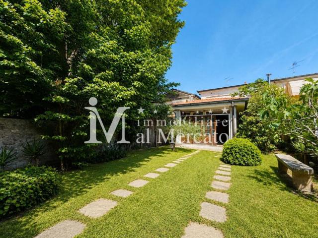 Villetta a schiera in vendita di 150 m² in Viale Giacomo Puccini, 254
