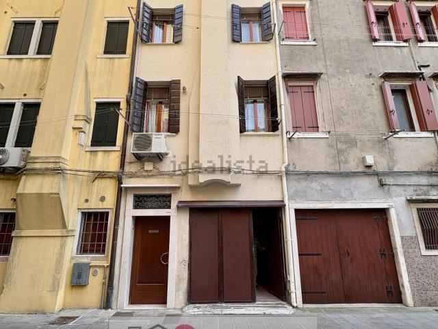 Villetta a schiera in vendita di 150 m² in Calle Duse, 1004