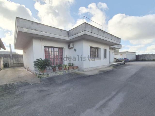 Villetta a schiera in vendita di 150 m² in Strada Comunale di Parabita, 3