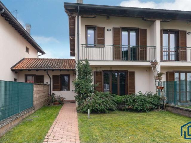 Villetta a schiera in vendita di 151 m² in Via dei Campioni, 53