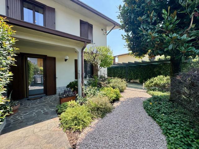 Villetta a schiera in vendita di 151 m² in Via delle Ortensie