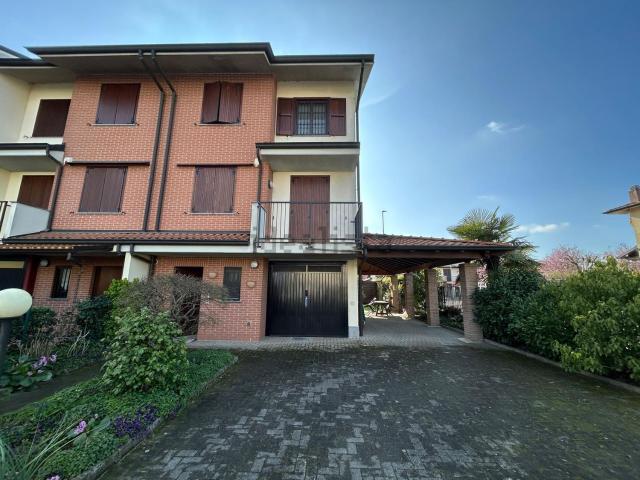 Villetta a schiera in vendita di 152 m² in Via Giovanni Bassi, 15