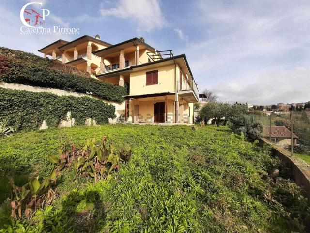 Villetta a schiera in vendita di 152 m² in Via dei Mulini, 10