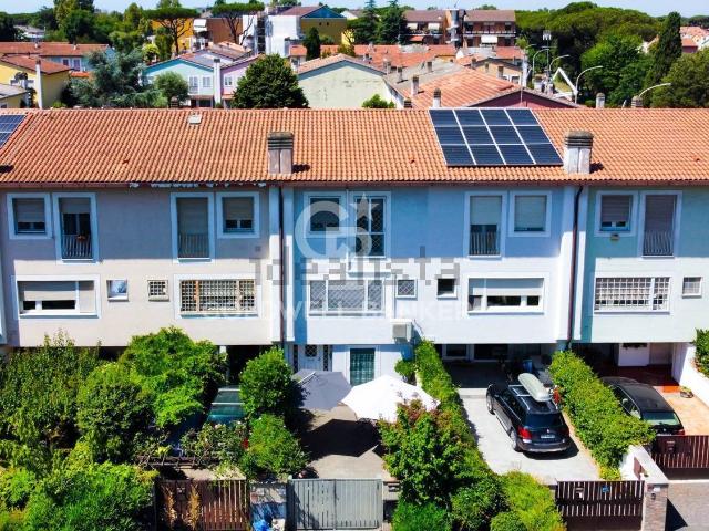 Villetta a schiera in vendita di 152 m² in Via Diofanto, 4