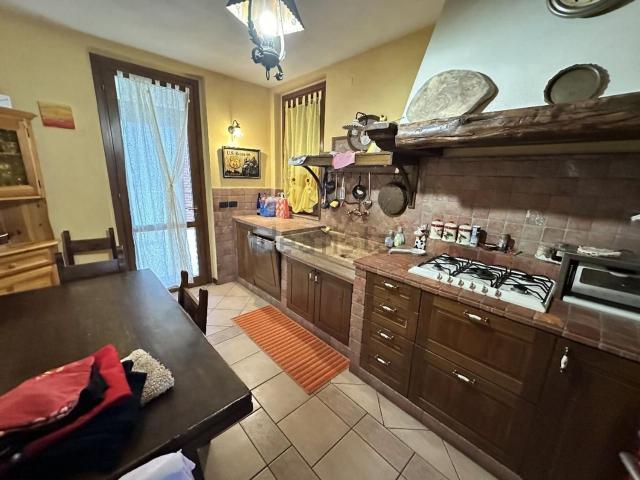 Villetta a schiera in vendita di 152 m² in Via XXV Aprile, 32