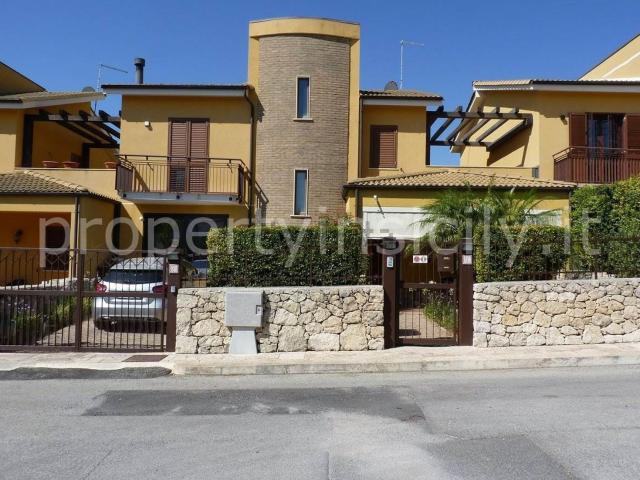 Villetta a schiera in vendita di 153 m² in Traversa Sinerchia, 44