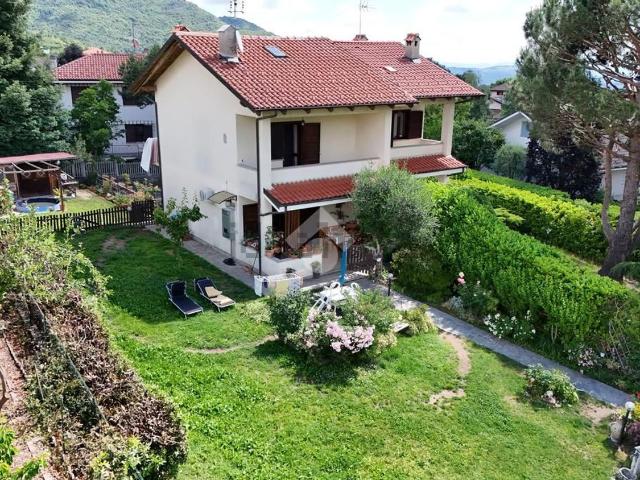 Villetta a schiera in vendita di 154 m² in Via dei Molè