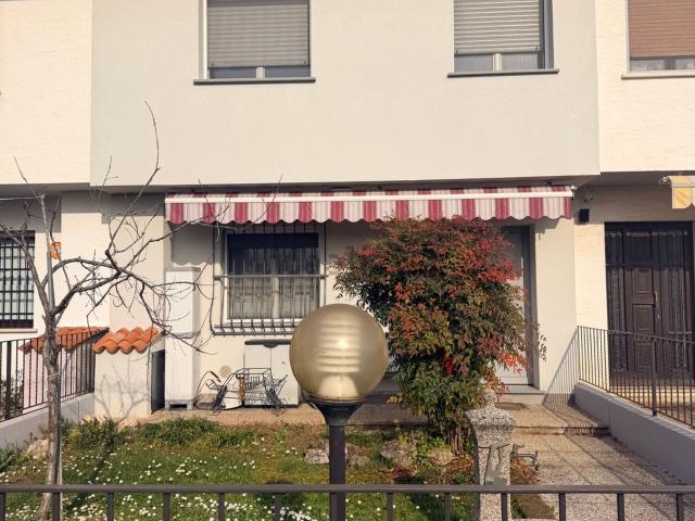 Villetta a schiera in vendita di 154 m² in Via del Lavia, 10