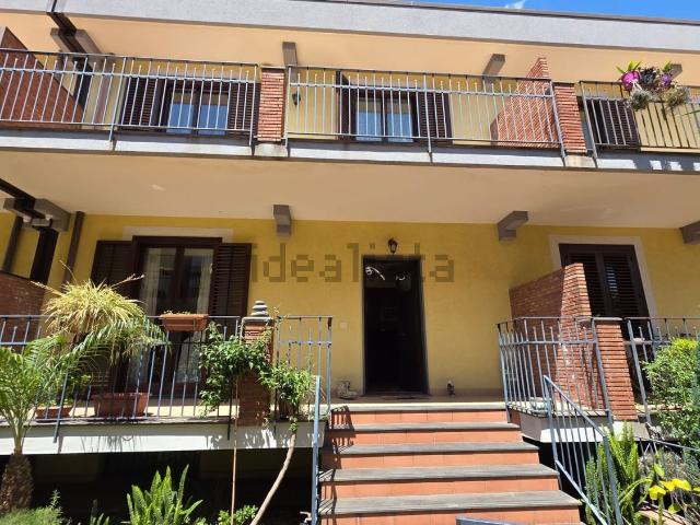 Villetta a schiera in vendita di 154 m² in Via Mongibello, 9