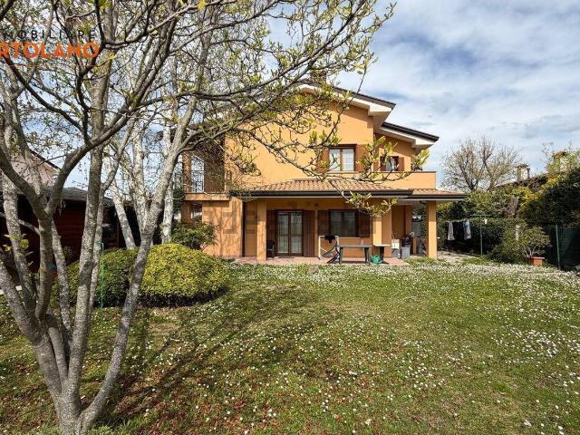 Villetta a schiera in vendita di 154 m² in Strada della Colussa, 48