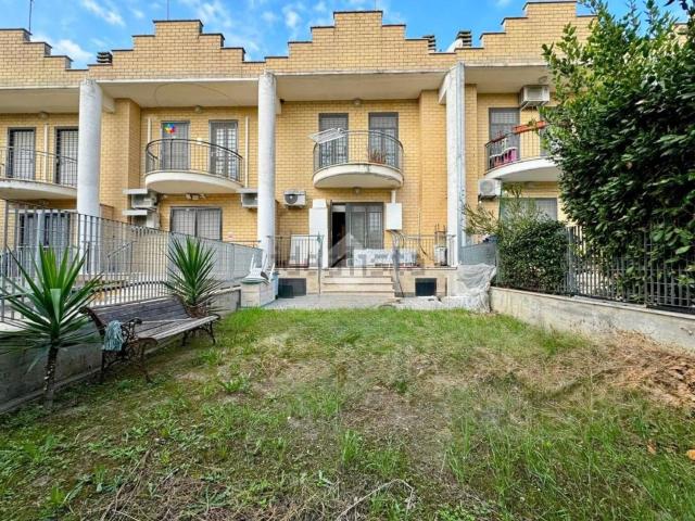 Villetta a schiera in vendita di 155 m² in Via Felice Squitieri, 12