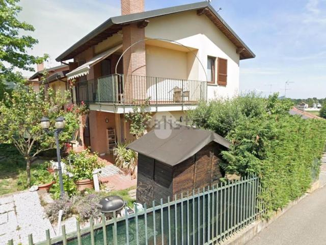 Villetta a schiera in vendita di 155 m² in Via Madonnina, 12