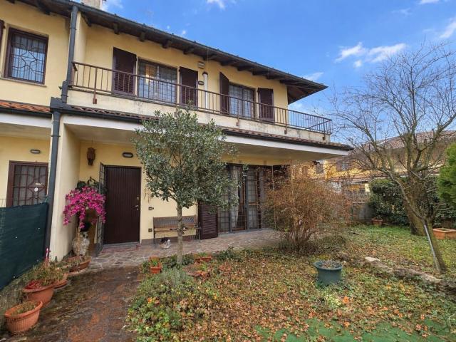 Villetta a schiera in vendita di 156 m² in Via Carlo Alberto dalla Chiesa