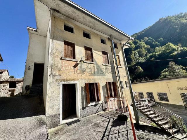 Villetta a schiera in vendita di 156 m² in Frazione Schievenin, 103