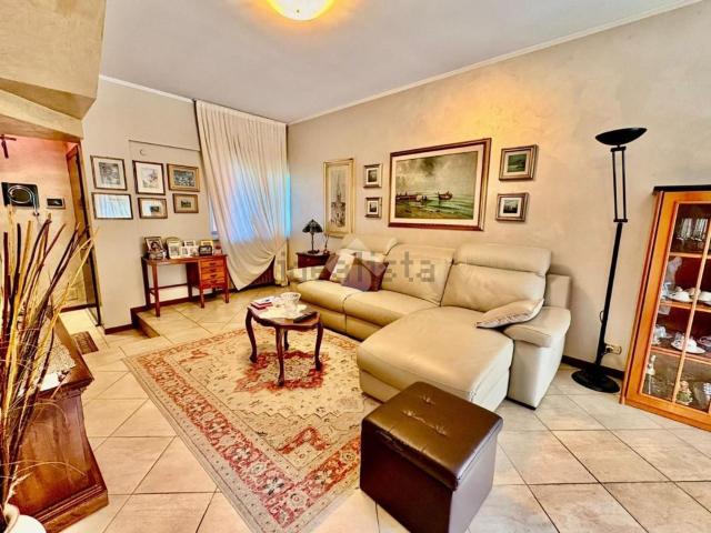 Villetta a schiera in vendita di 157 m² in Via Guglielmo Marconi, 21