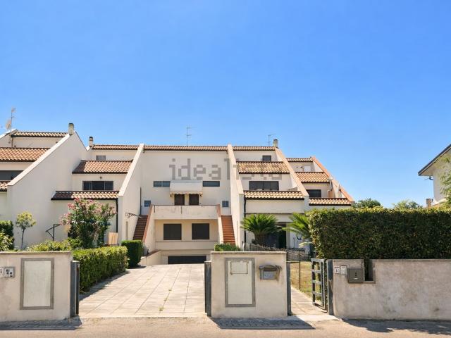 Villetta a schiera in vendita di 157 m² in Via delle Gardenie