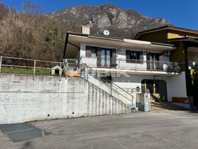 Villetta a schiera in vendita di 157 m² in Via Muniz