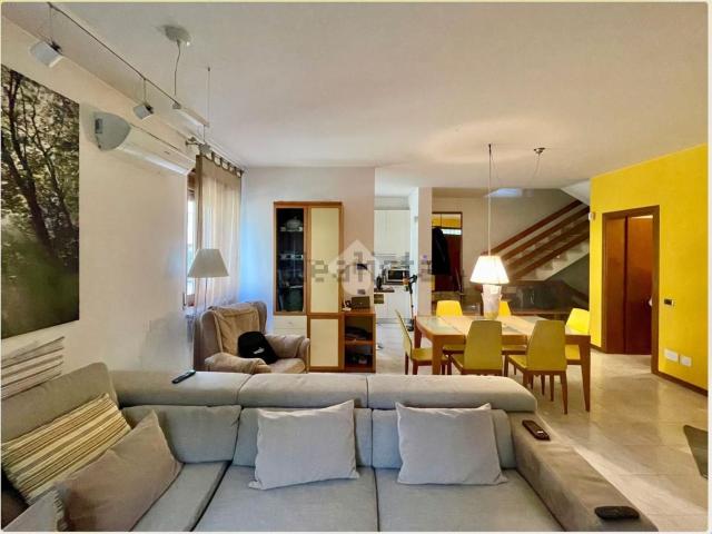 Villetta a schiera in vendita di 158 m² in Via M. G. Deledda, 24