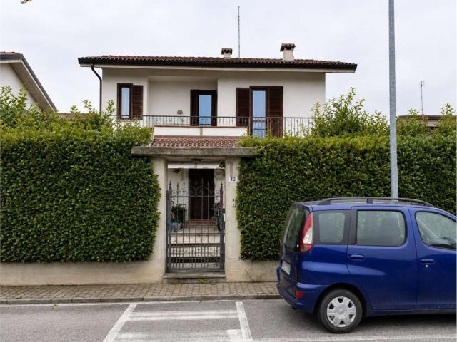Villetta a schiera in vendita di 158 m² in Via Monte Matto, 13