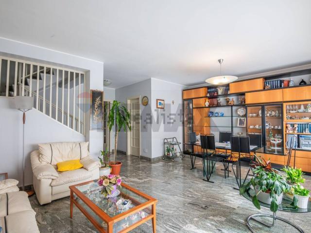 Villetta a schiera in vendita di 158 m² in Via Minosse, 23