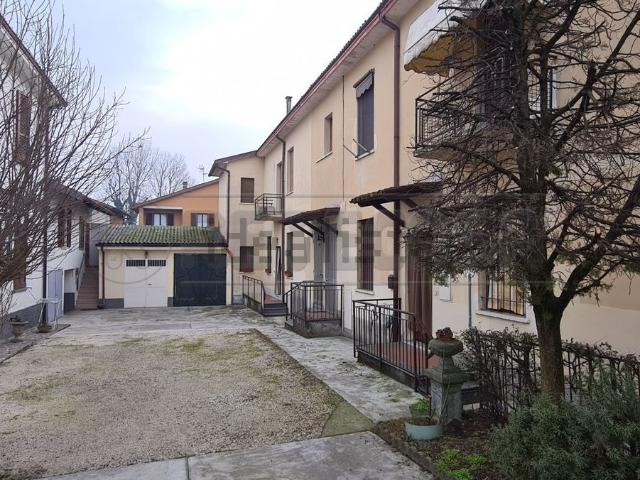 Villetta a schiera in vendita di 158 m² in Via Naviglio, 31