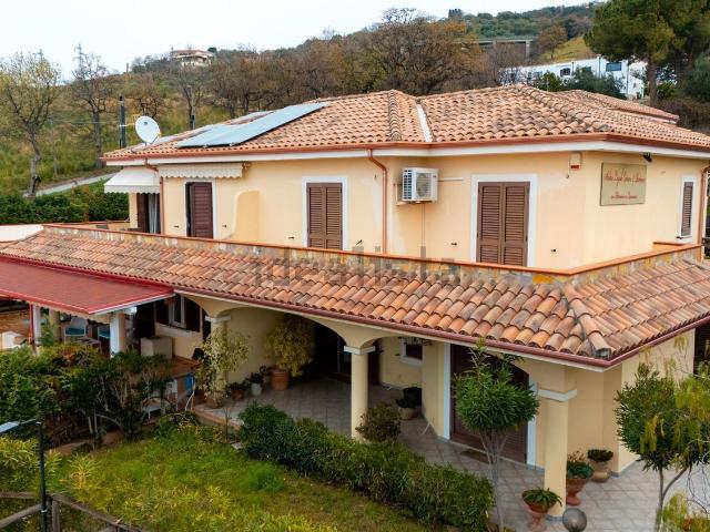 Villetta a schiera in vendita di 158 m² in Via Piane, 77
