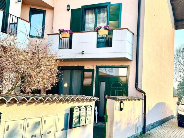 Villetta a schiera in vendita di 158 m² in Via Rosasco