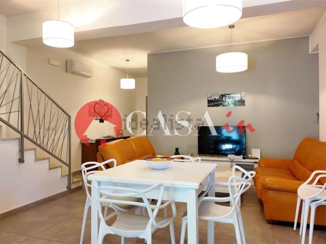 Villetta a schiera in vendita di 158 m² in Contrada Forno Alto, 218