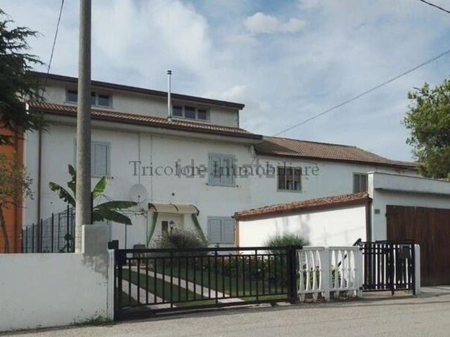 Villetta a schiera in vendita di 159 m² in Via Coronella, 255