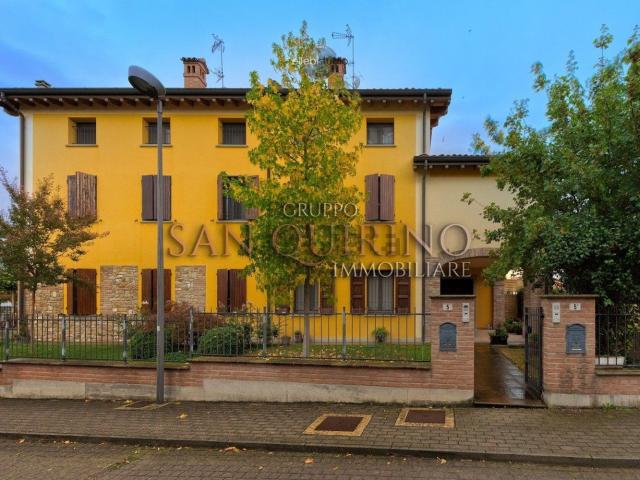 Villetta a schiera in vendita di 159 m² in Via Claudia