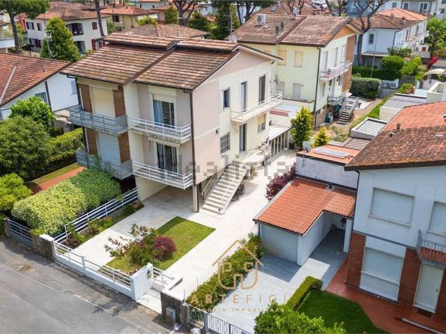 Villetta a schiera in vendita di 159 m² in Via dei Lecci, 5
