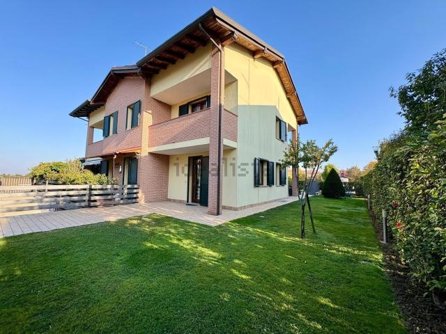 Villetta a schiera in vendita di 159 m² in Via delle Fragole, 20