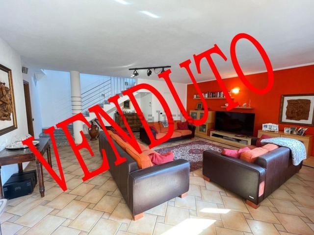 Villetta a schiera in vendita di 159 m² in Via L. Visconti, 9