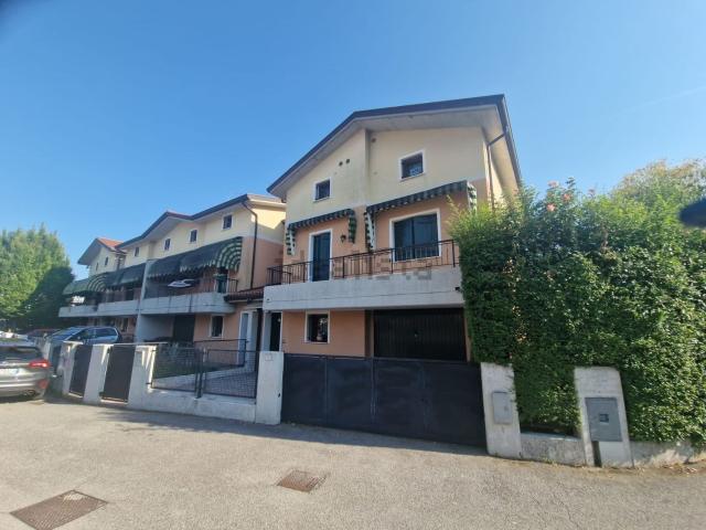 Villetta a schiera in vendita di 159 m² in Viale Primavera, 71