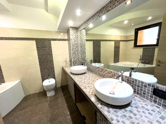 Villetta a schiera in vendita di 160 m² in Via Amsterdam, 67