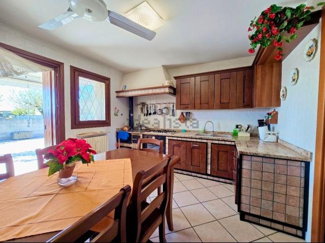 Villetta a schiera in vendita di 160 m² in Via Gabriele D&apos Annunzio