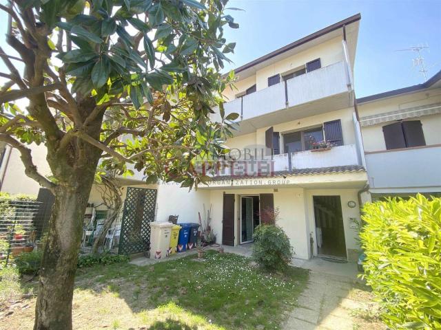 Villetta a schiera in vendita di 160 m² in Via del Bosco, 10