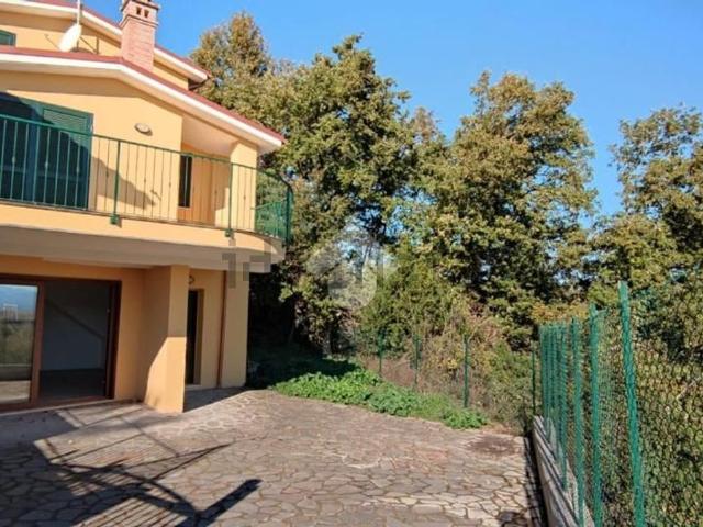 Villetta a schiera in vendita di 160 m² in Via del Picchio Verde, 5