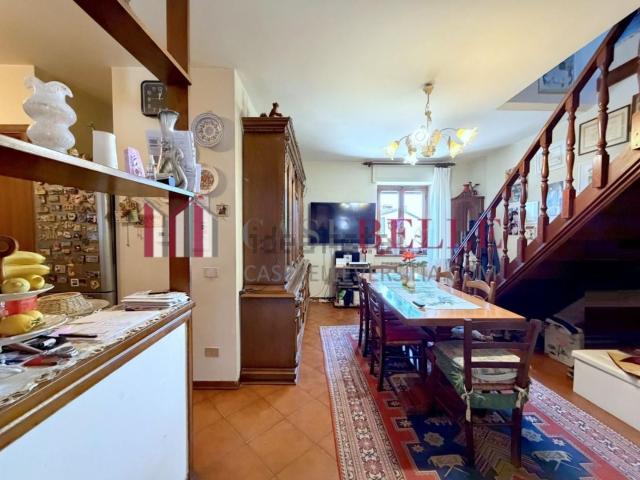 Villetta a schiera in vendita di 160 m² in Via di Coli e Spezi, 55054