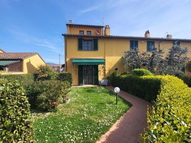 Villetta a schiera in vendita di 160 m² in Via di Mezzo Sud