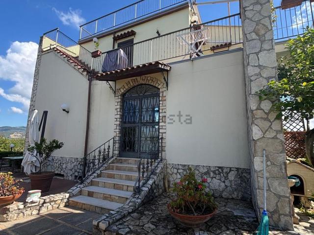 Villetta a schiera in vendita di 160 m² in Via Ischia, 63