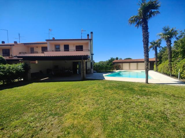 Villetta a schiera in vendita di 160 m² in Via Oceano Pacifico, 10