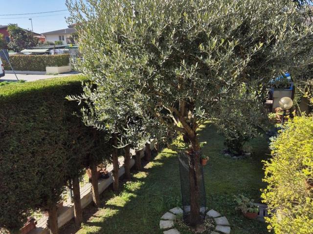 Villetta a schiera in vendita di 160 m² in Via Lago di Nemi, 1