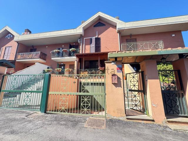 Villetta a schiera in vendita di 160 m² in Via Lago di Sabaudia